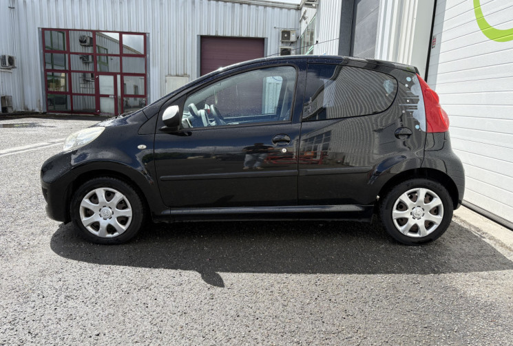 Peugeot 107 1.0 URBAN MOVE 68 cv * 5 portes * Climatisation * Roue de Secours