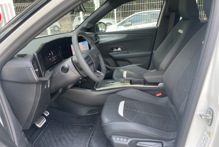 Opel Mokka  1.2 T Hybrid 136 GS * 1ère main / JA 18 / Sellerie Vegan / CarPlay / 2900 km seulement