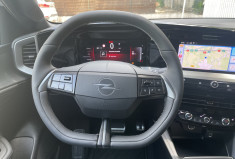 Opel Mokka  1.2 T Hybrid 136 GS * 1ère main / JA 18 / Sellerie Vegan / CarPlay / 2900 km seulement