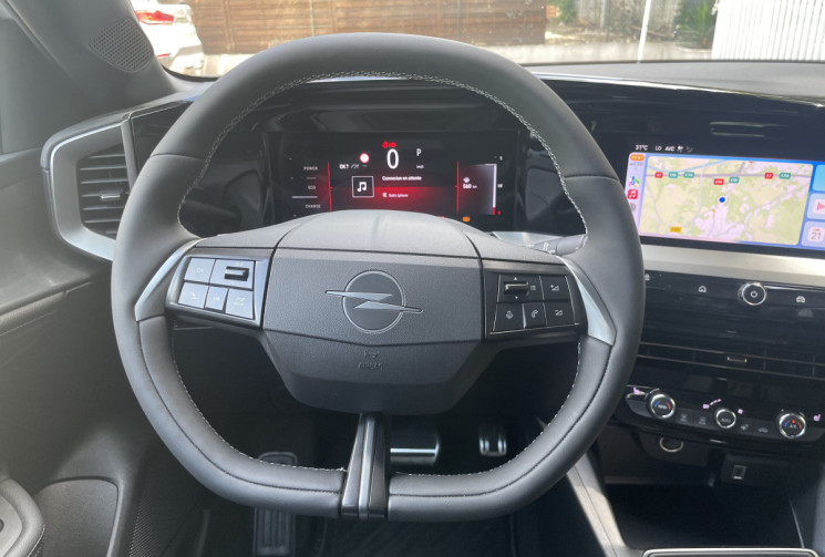 Opel Mokka  1.2 T Hybrid 136 GS * 1ère main / JA 18 / Sellerie Vegan / CarPlay / 2900 km seulement