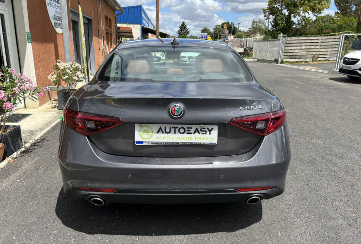 Alfa Romeo Giulia Super 2.2 JTD 180 cv BVA EAT8 Distribution neuve