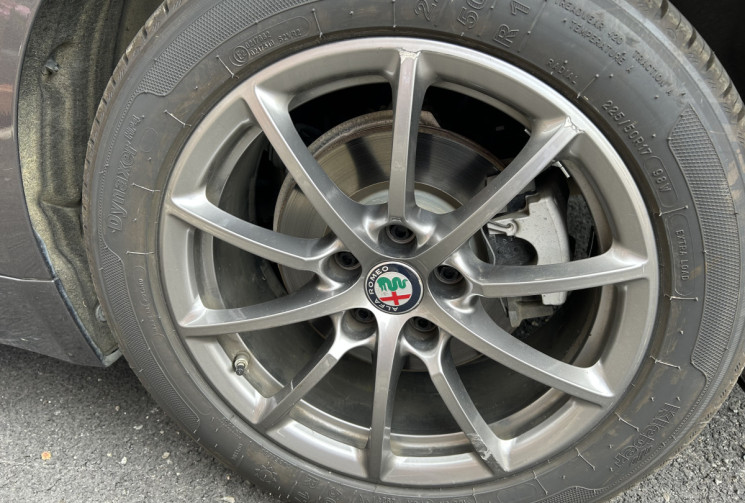 Alfa Romeo Giulia Super 2.2 JTD 180 cv BVA EAT8 Distribution neuve
