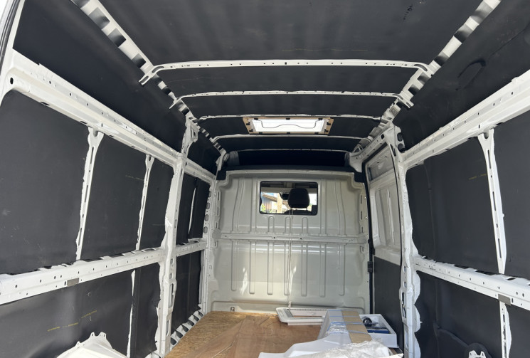 Peugeot Boxer 2.2 BLUEHDI 165 cv H2 L3 Asphalt pour Amenagement camping car 