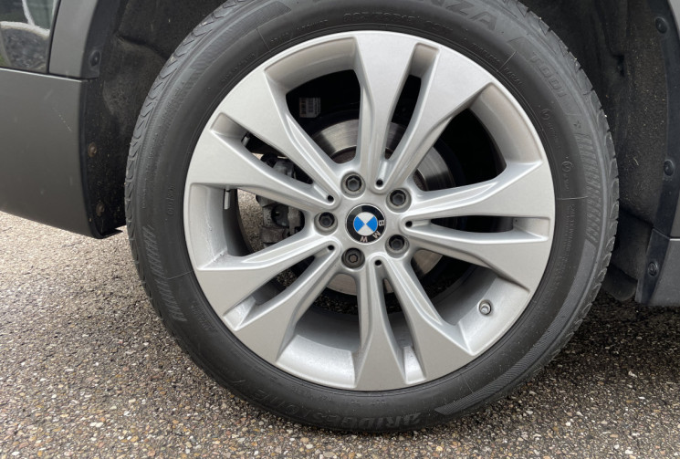 BMW X1 sDrive18dA 150 ch xLine / Toit ouvrant panoramique en verre / Attelage