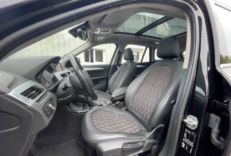 BMW X1 sDrive18dA 150 ch xLine / Toit ouvrant panoramique en verre / Attelage