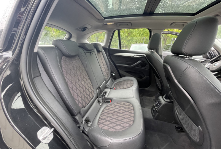 BMW X1 sDrive18dA 150 ch xLine / Toit ouvrant panoramique en verre / Attelage