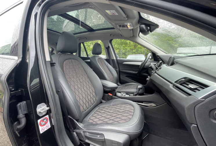 BMW X1 sDrive18dA 150 ch xLine / Toit ouvrant panoramique en verre / Attelage