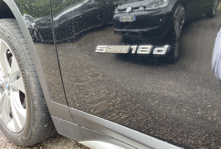 BMW X1 sDrive18dA 150 ch xLine / Toit ouvrant panoramique en verre / Attelage