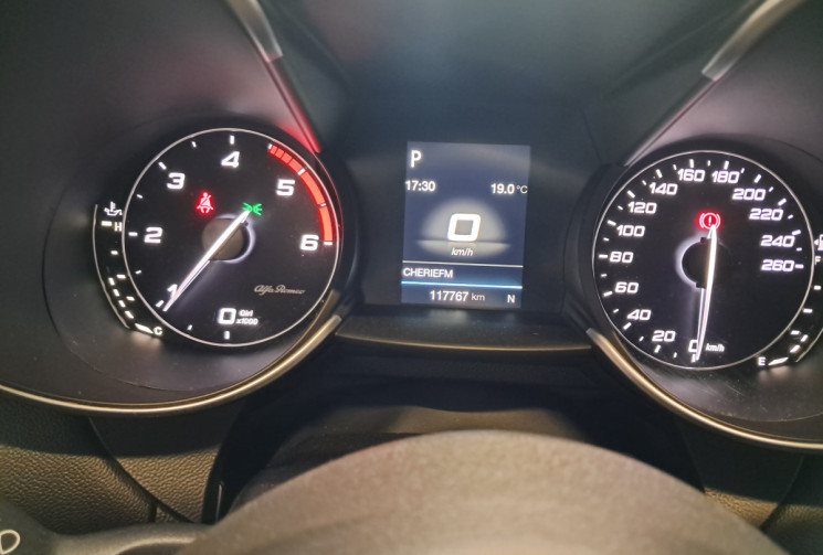 Alfa Romeo Giulia  2.2 JTD 180 SUPER AT8 - SUPERBE - ENTRETIEN - GTIE 
