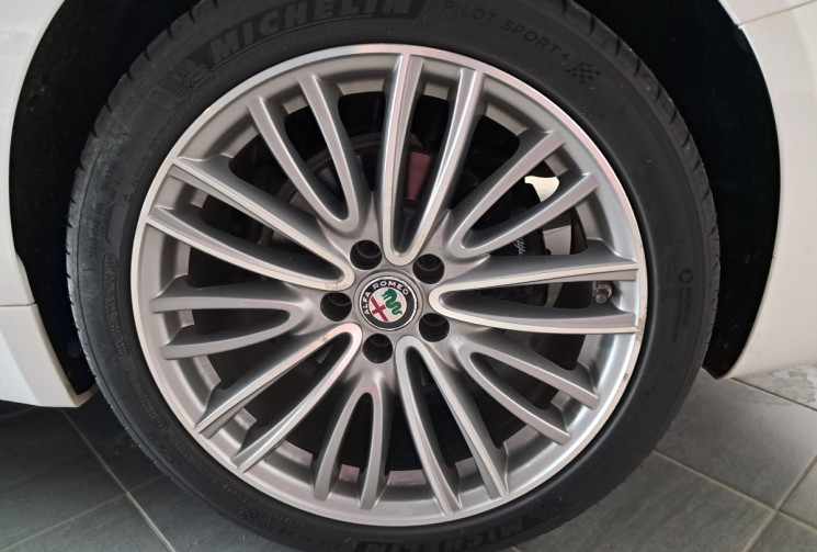 Alfa Romeo Giulia  2.2 JTD 180 SUPER AT8 - SUPERBE - ENTRETIEN - GTIE 