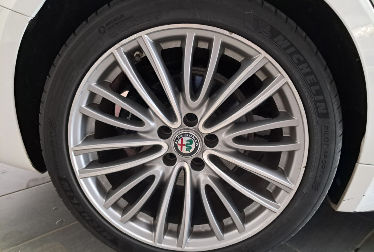 Alfa Romeo Giulia  2.2 JTD 180 SUPER AT8 - SUPERBE - ENTRETIEN - GTIE 