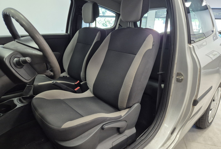Renault Clio III 1.2 i 65 cv Authentique