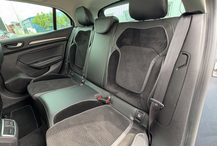 Renault Megane IV INTENS 140 cv 1.3 TCe EDC7 * Caméra * Carplay * Multi Sense * Attache Remorque