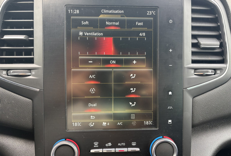 Renault Megane IV INTENS 140 cv 1.3 TCe EDC7 * Caméra * Carplay * Multi Sense * Attache Remorque