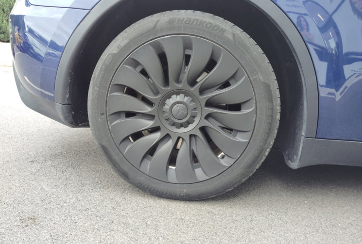 Tesla Model Y Standard RWD