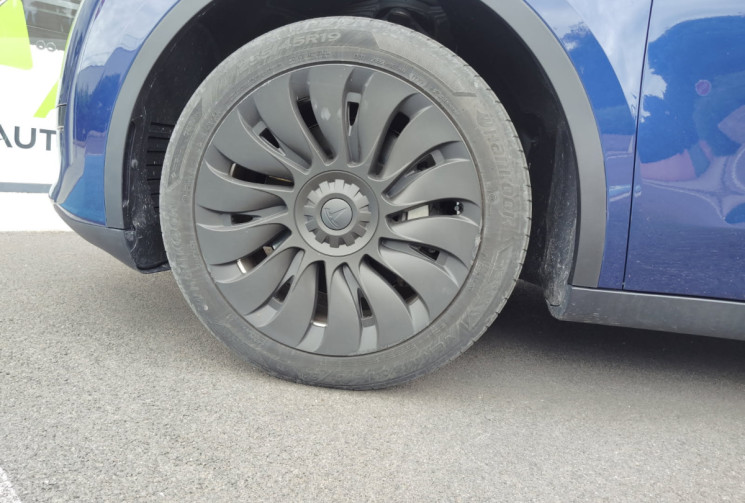 Tesla Model Y Standard RWD