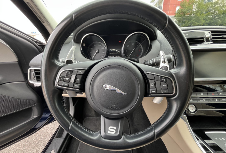 Jaguar XE Berline 2.0 D 163 cv Boîte auto
