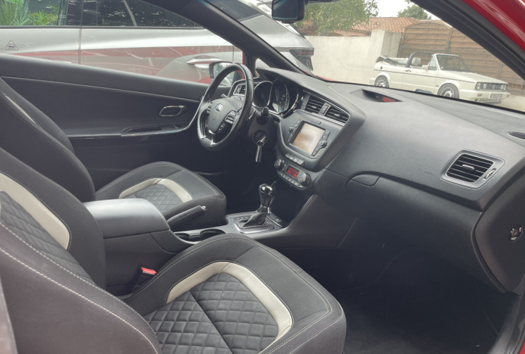 Kia ProCeed 1.6 CRDI 136 GTLINE * Embrayage neuf / GPS /Caméra / Attelage