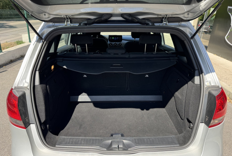 Mercedes Classe B 180 122 ch INSPIRATION 7G-DCT / Carplay  / Camera / Entretien ok / Garantie 6 mois