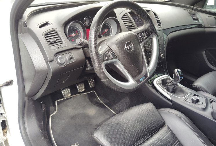 Opel INSIGNIA SPORTS TOURER 2.8 V6 TURBO 325 OPC