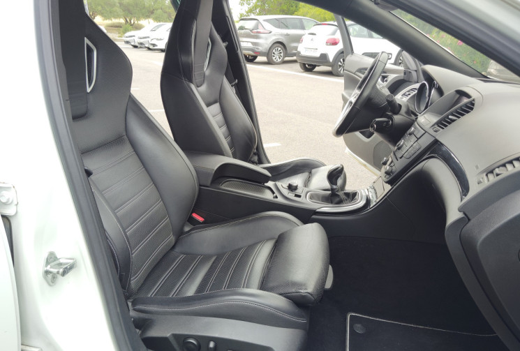Opel INSIGNIA SPORTS TOURER 2.8 V6 TURBO 325 OPC