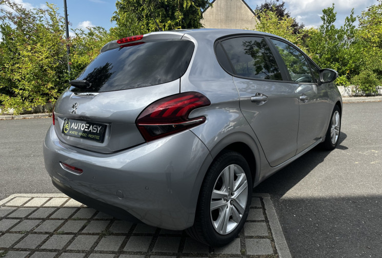 Peugeot 208 1.5 BLUEHDI 100ch Signature 1ère 