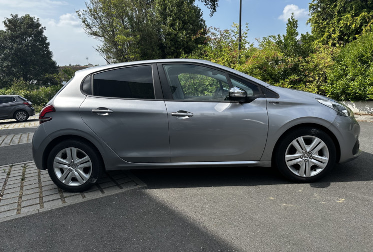 Peugeot 208 1.5 BLUEHDI 100ch Signature 1ère 
