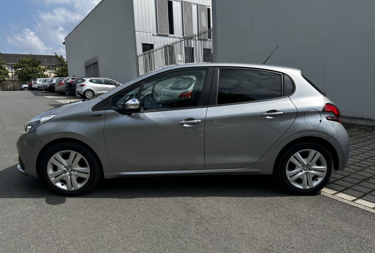 Peugeot 208 1.5 BLUEHDI 100ch Signature 1ère 