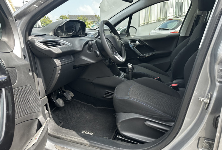 Peugeot 208 1.5 BLUEHDI 100ch Signature 1ère 