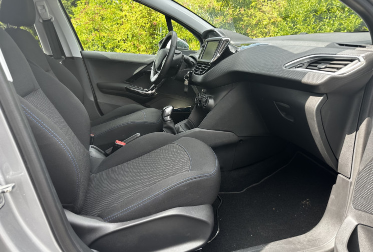 Peugeot 208 1.5 BLUEHDI 100ch Signature 1ère 