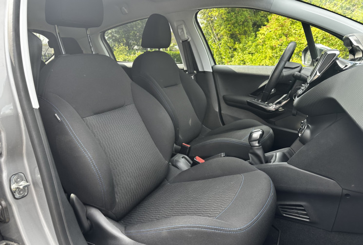 Peugeot 208 1.5 BLUEHDI 100ch Signature 1ère 