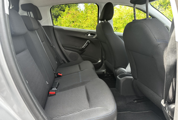 Peugeot 208 1.5 BLUEHDI 100ch Signature 1ère 