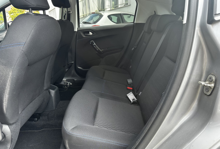 Peugeot 208 1.5 BLUEHDI 100ch Signature 1ère 