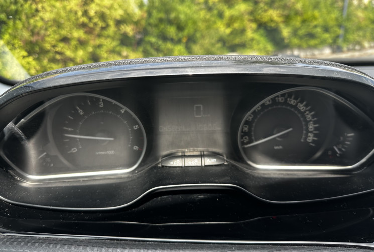 Peugeot 208 1.5 BLUEHDI 100ch Signature 1ère 