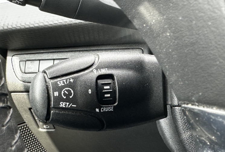 Peugeot 208 1.5 BLUEHDI 100ch Signature 1ère 