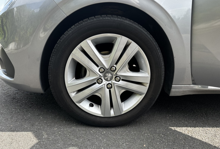 Peugeot 208 1.5 BLUEHDI 100ch Signature 1ère 