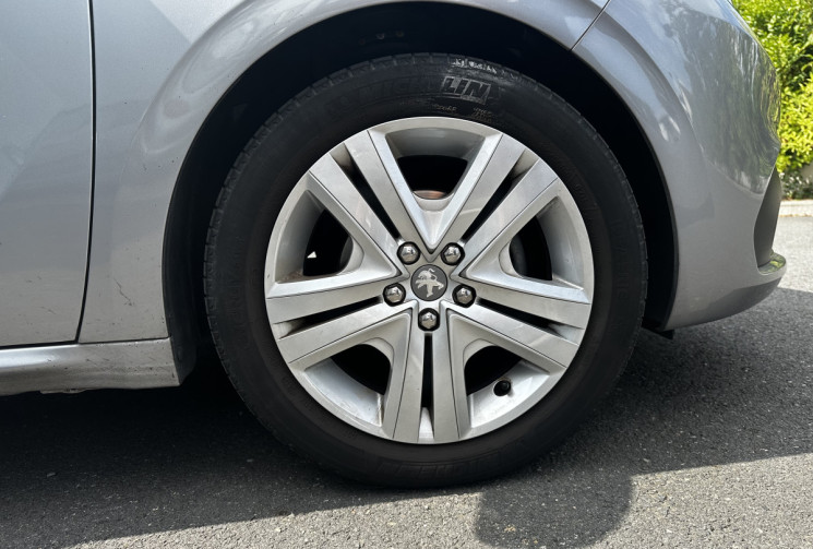 Peugeot 208 1.5 BLUEHDI 100ch Signature 1ère 