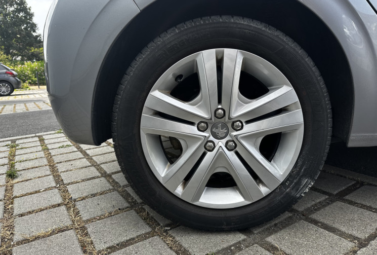 Peugeot 208 1.5 BLUEHDI 100ch Signature 1ère 