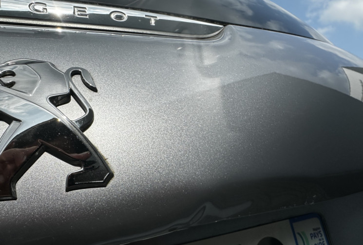 Peugeot 208 1.5 BLUEHDI 100ch Signature 1ère 