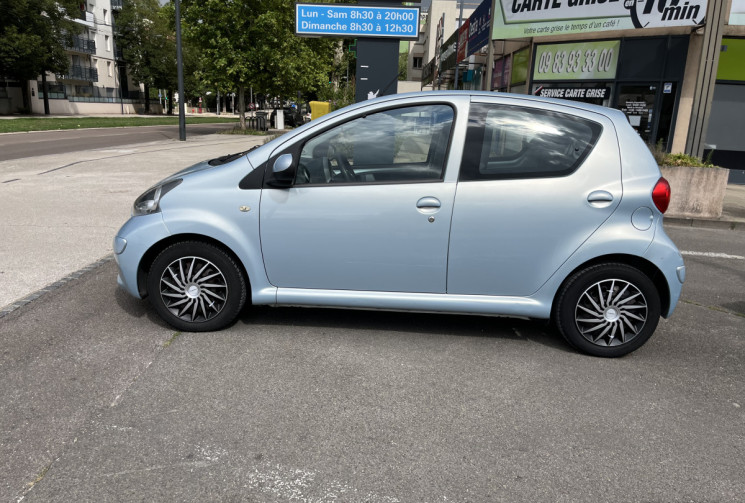 Toyota Aygo 5 Portes 1.0 VVTi 68 cv