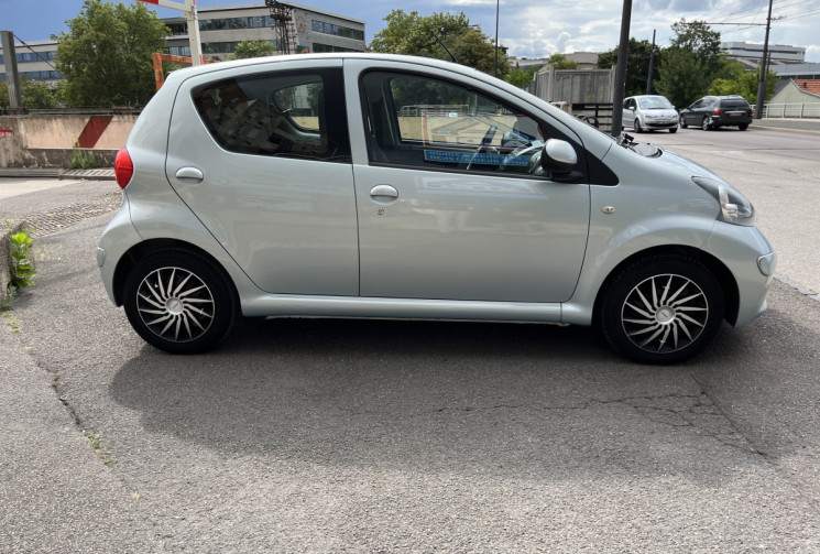 Toyota Aygo 5 Portes 1.0 VVTi 68 cv