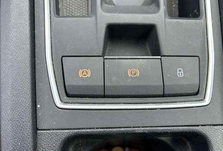 SEAT Leon 1.0 eTSI 110 Ch DSG7 Urban * CARPLAY * CAMERA * DIGITAL COCKPIT
