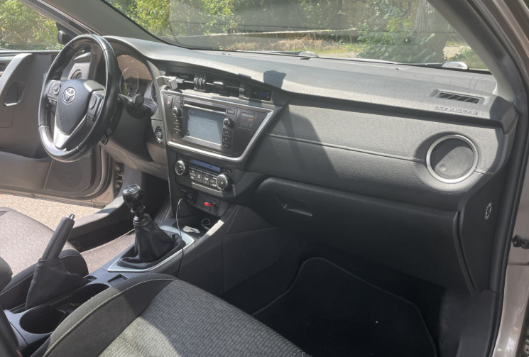 Toyota AURIS 2.0 D4-D SKYBLUE DYNAMIC 124