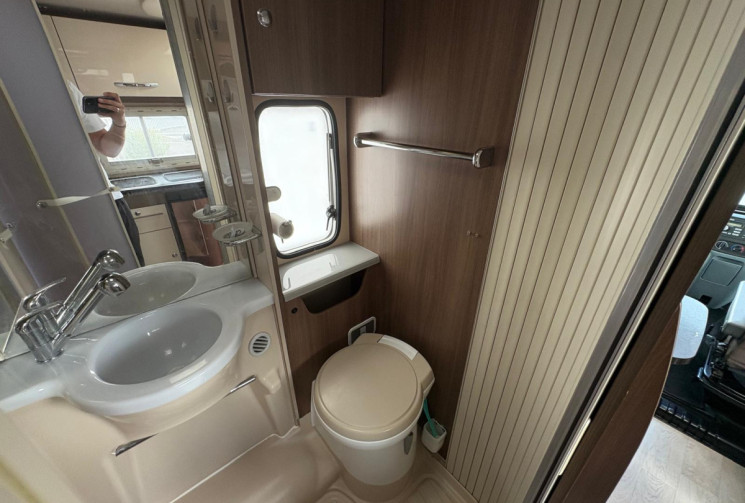 Ford Transit 2.2 CAMPING CAR CHAUSSON BEST OF 04 / GARANTIE 12 MOIS 