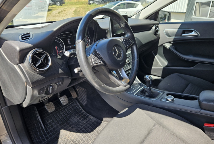Mercedes Classe A 180 (W176) 1.6 122 INTUITION