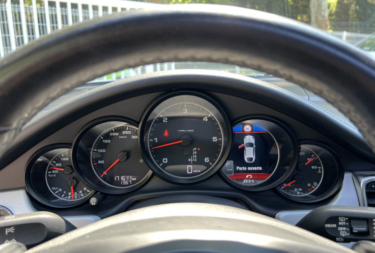 Porsche Panamera V6 3.0 D 250 Tiptronic / Suivi Porsche / Toit Ouvrant / Caméra / Bose / Attelage 