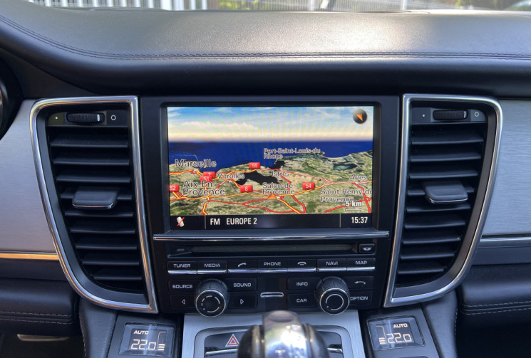 Porsche Panamera V6 3.0 D 250 Tiptronic / Suivi Porsche / Toit Ouvrant / Caméra / Bose / Attelage 