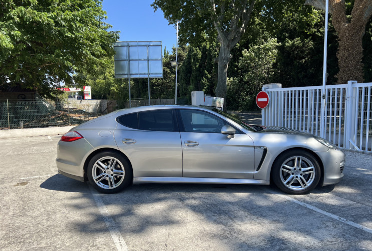 Porsche Panamera V6 3.0 D 250 Tiptronic / Suivi Porsche / Toit Ouvrant / Caméra / Bose / Attelage 