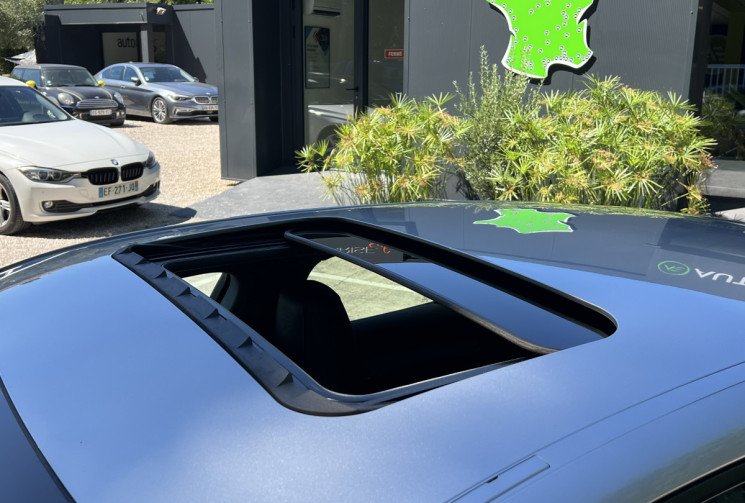 Porsche Panamera V6 3.0 D 250 Tiptronic / Suivi Porsche / Toit Ouvrant / Caméra / Bose / Attelage 