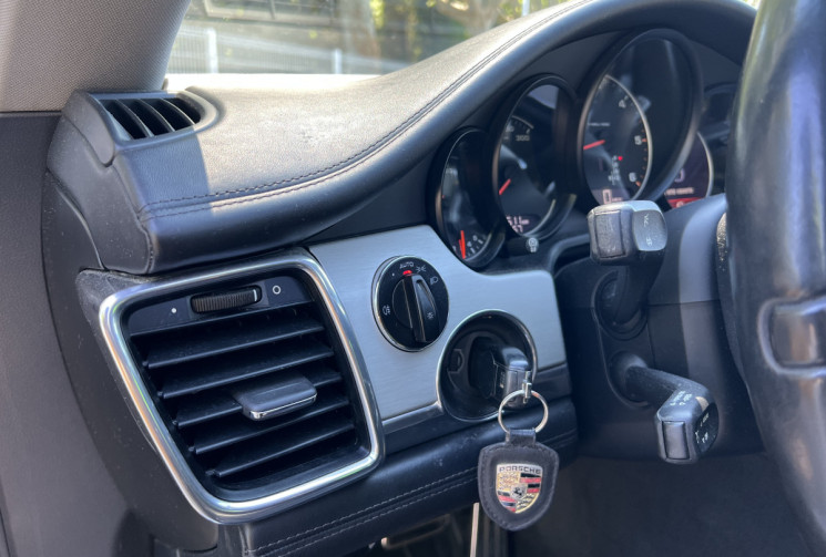 Porsche Panamera V6 3.0 D 250 Tiptronic / Suivi Porsche / Toit Ouvrant / Caméra / Bose / Attelage 